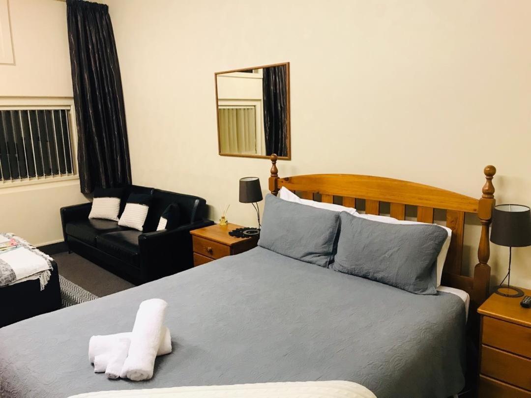 Otautau Hotel Buitenkant foto
